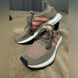 Adidas swift run sneakers